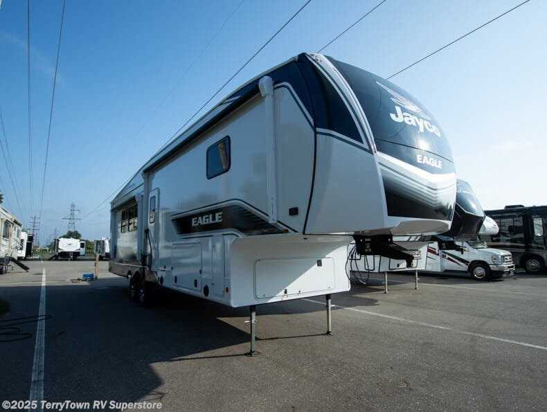 Email now about this 2026 Jayco Eagle 365UKTS! New 2026 Jayco Eagle 365UKTS available in Grand Rapids, Michigan