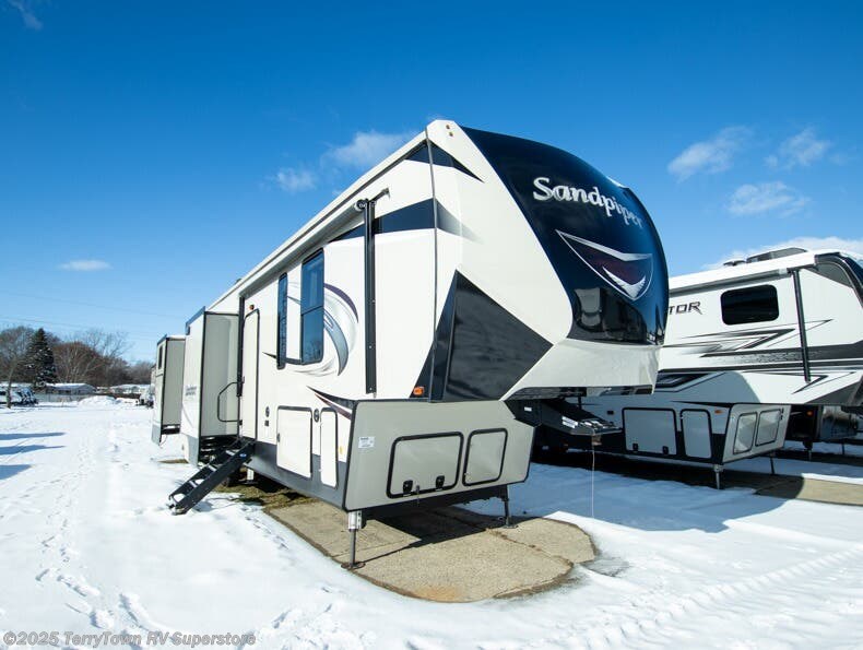 Email now about this 2019 Forest River Sandpiper 384QBOK! Used 2019 Forest River Sandpiper 384QBOK available in Grand Rapids, Michigan