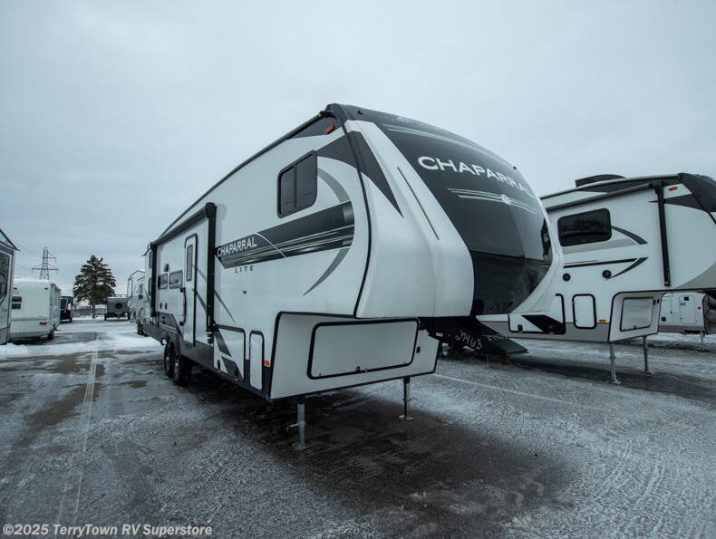 Email now about this 2022 Coachmen Chaparral Lite 274BH! New 2022 Coachmen Chaparral Lite 274BH available in Grand Rapids, Michigan