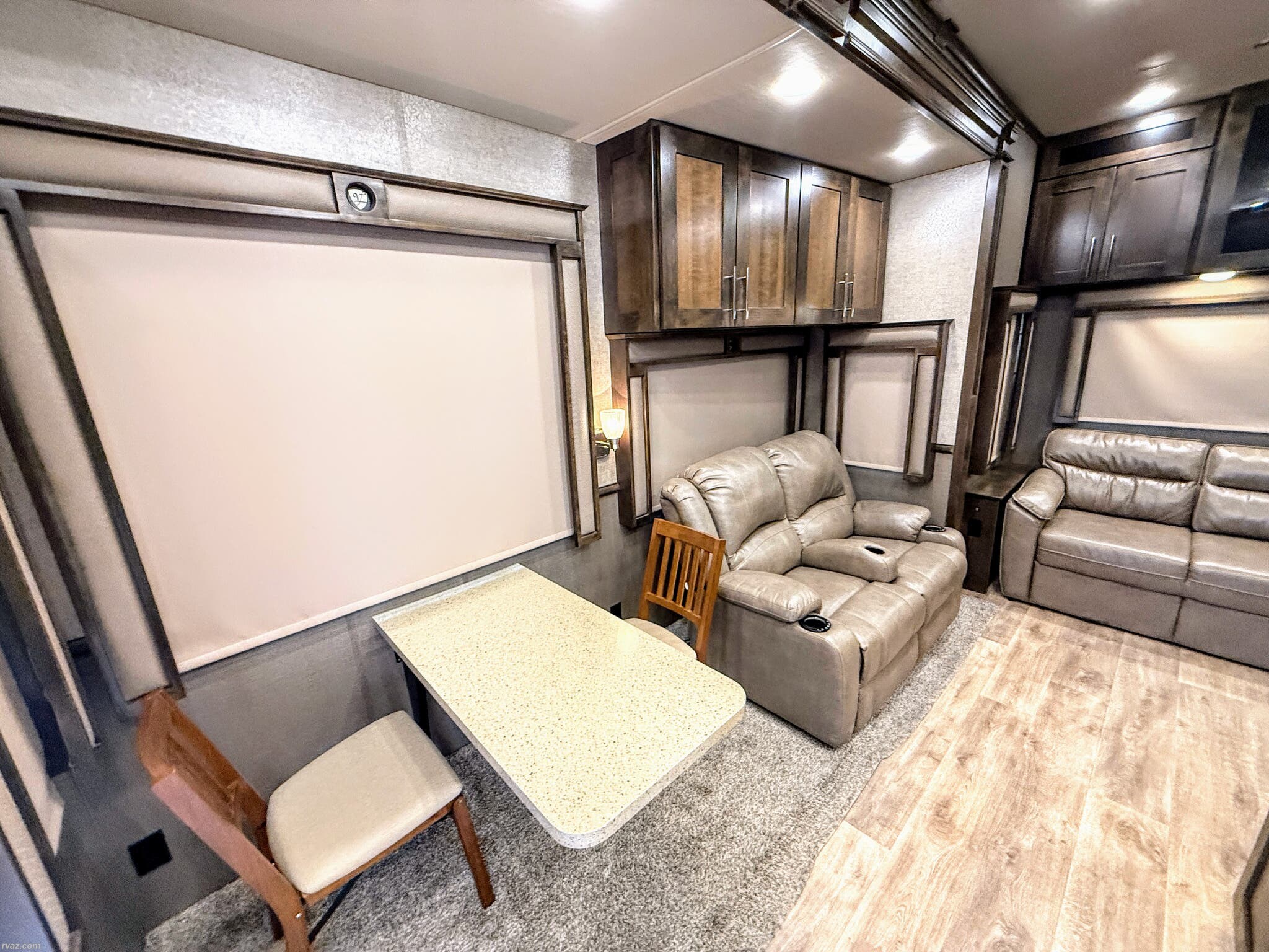 Call now about this 2018 Vanleigh Vilano 320 GK! 2018 Vanleigh Vilano 320 GK - Used Fifth Wheel For Sale by RV AZ Corral in Mesa, Arizona features Shower, Water Heater, Central Vacuum, Insulated, Refrigerator