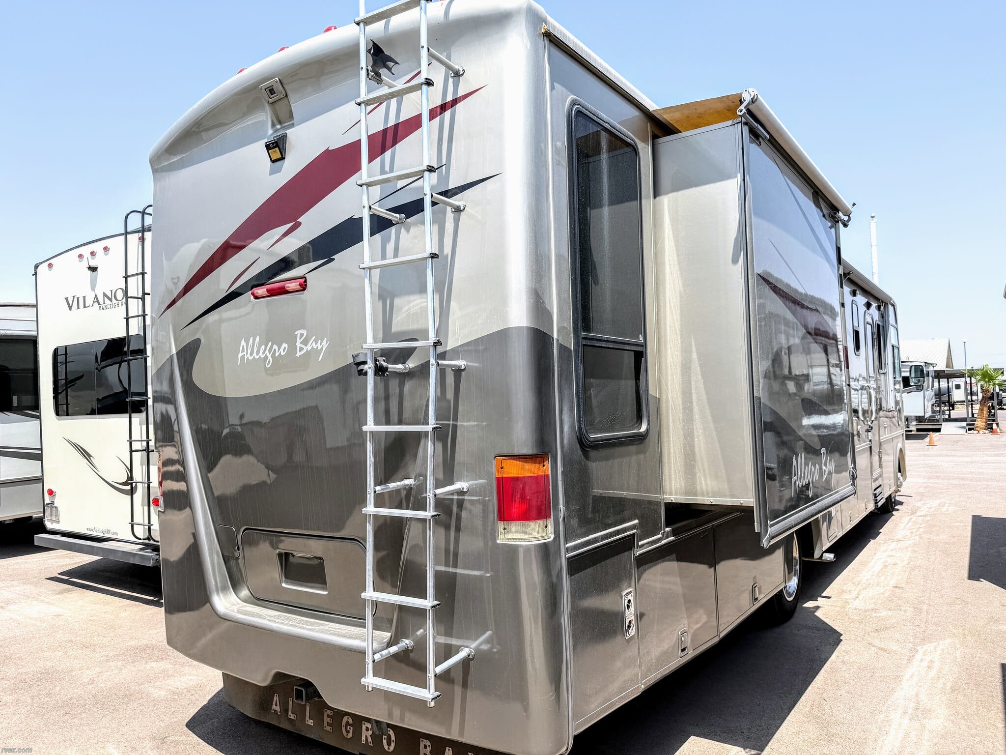 Contact us now about this 2005 Tiffin Allegro 38TDB! 2005 Allegro 38TDB by Tiffin from RV AZ Corral in Mesa, Arizona