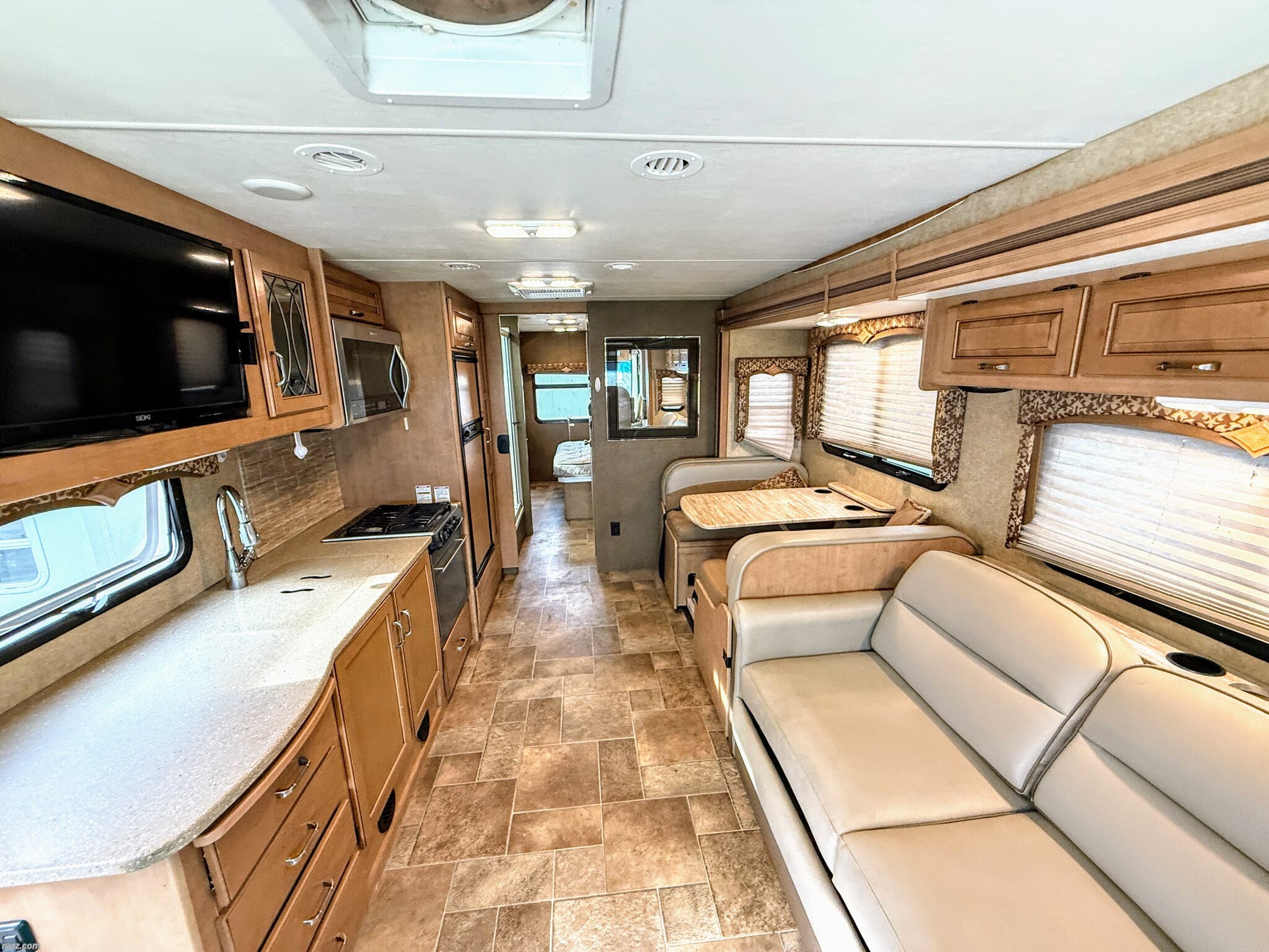 Email now about this 2015 Thor Motor Coach Hurricane 31S! Used 2015 Thor Motor Coach Hurricane 31S available in Mesa, Arizona