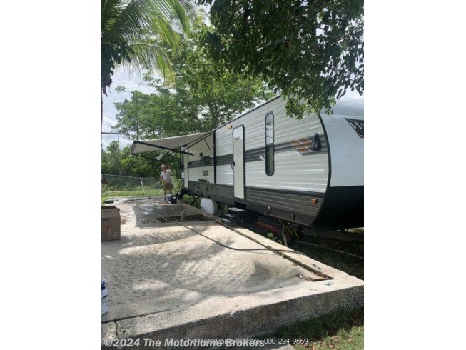 2020 Forest River Wildwood 32RLDS (in Homestead, FL) - Used Travel Trailer For Sale by The Motorhome Brokers in Salisbury, Maryland