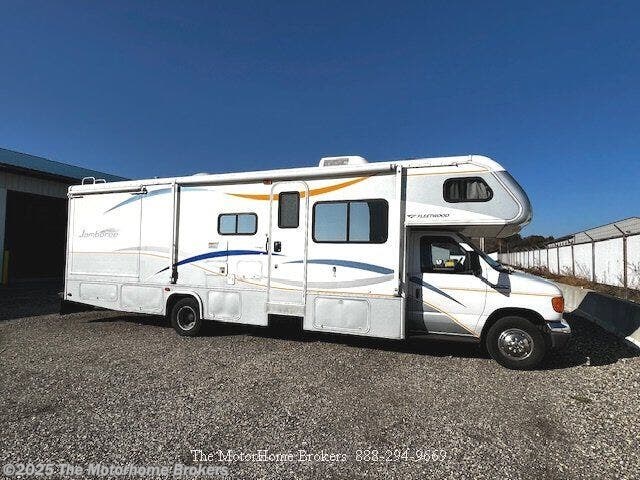 Call now about this 2007 Fleetwood Jamboree 31M! 2007 Fleetwood Jamboree 31M - Used Class C For Sale by The Motorhome Brokers in Salisbury, Maryland features Furnace, Refrigerator, Vanity, Stereo System, Smoke Detector