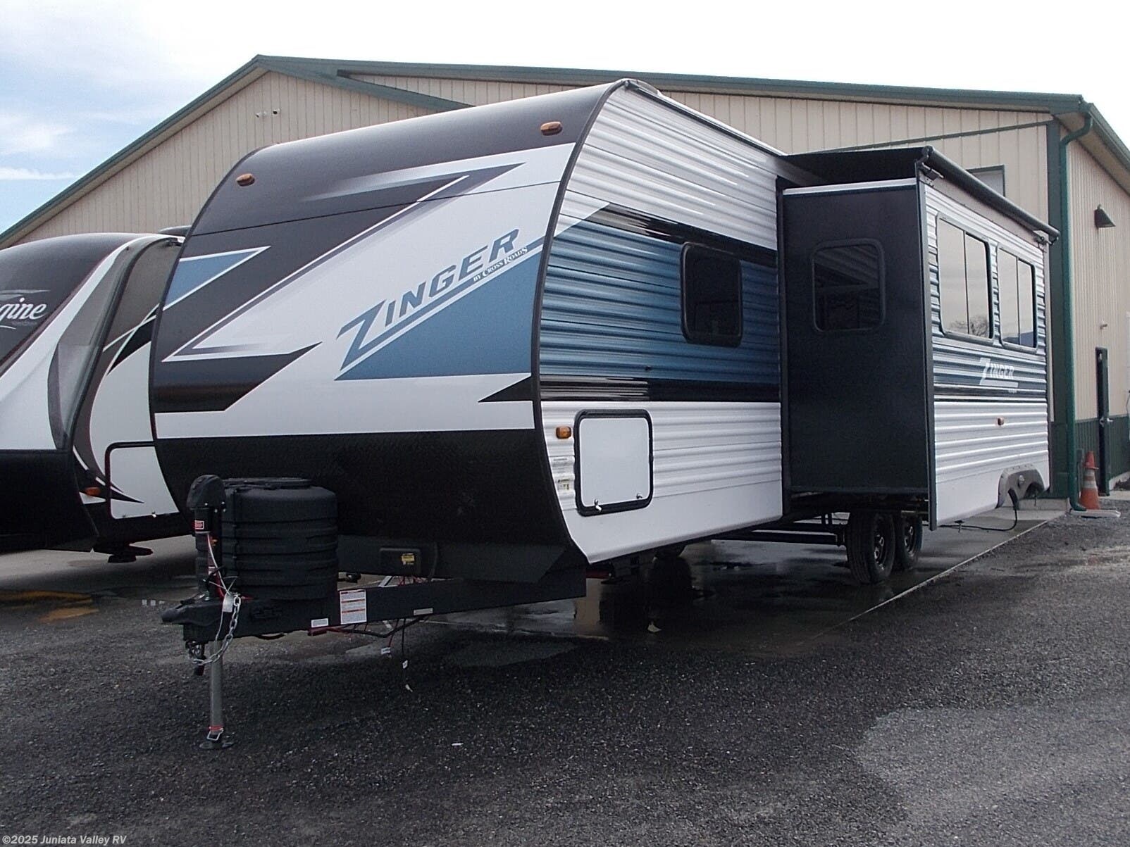 Call now about this 2025 CrossRoads Zinger 270BH! 2025 CrossRoads Zinger 270BH - New Travel Trailer For Sale by Juniata Valley RV in Mifflintown, Pennsylvania features Refrigerator, Stove Cover, Queen Bed, Awning, Electric Jack