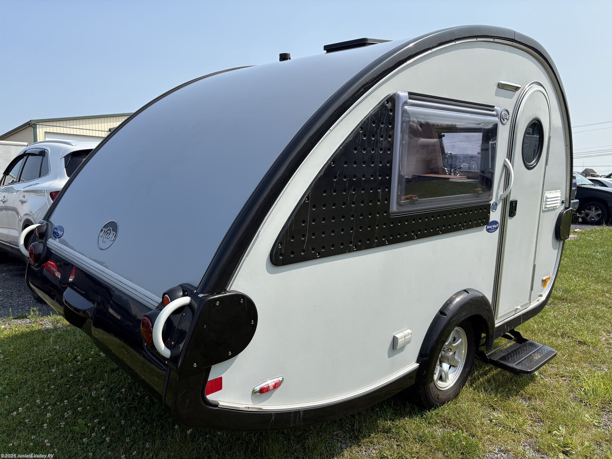 Used 2016 Pleasant Valley 320S available in Mifflintown, Pennsylvania