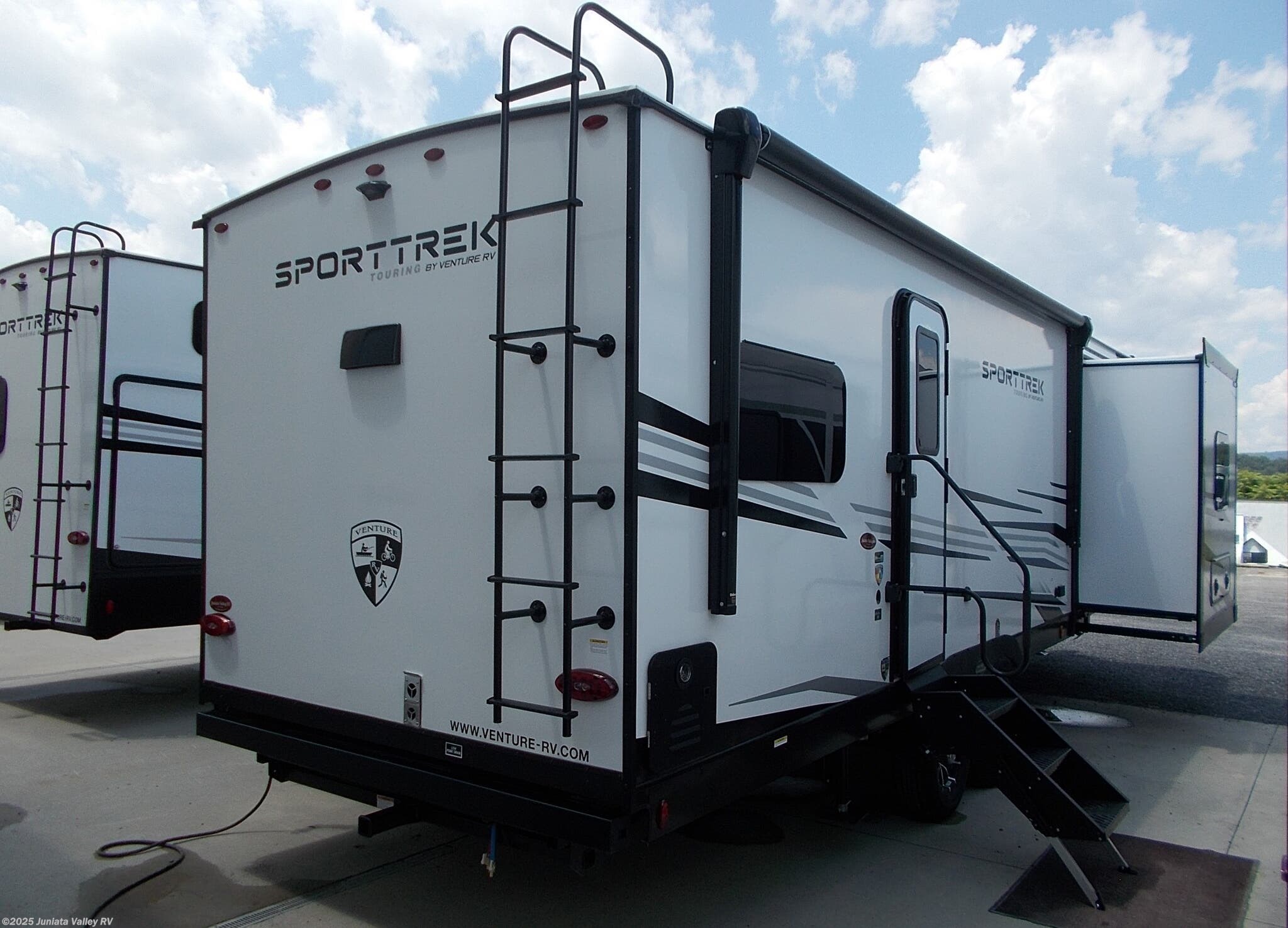New 2026 Venture RV SportTrek Touring Edition 272VRK available in Mifflintown, Pennsylvania