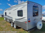 Contact us now about this 2016 CrossRoads Zinger 211RD! 2016 Zinger 211RD by CrossRoads from Juniata Valley RV in Mifflintown, Pennsylvania