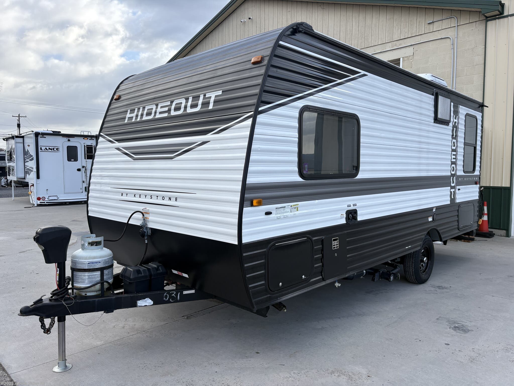 Call now about this 2022 Keystone Hideout 177RD! 2022 Keystone Hideout 177RD - Used Travel Trailer For Sale by Juniata Valley RV in Mifflintown, Pennsylvania features Overhead Cabinetry, Pet Friendly, Water Heater, Medicine Cabinet, 30 Amp Service