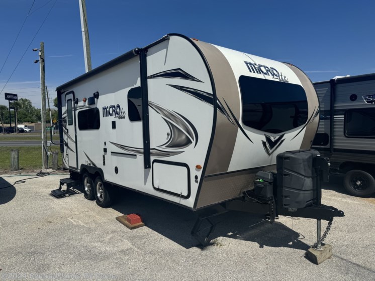 Used 2019 Forest River Flagstaff Micro Lite 21FBRS available in Apopka, Florida