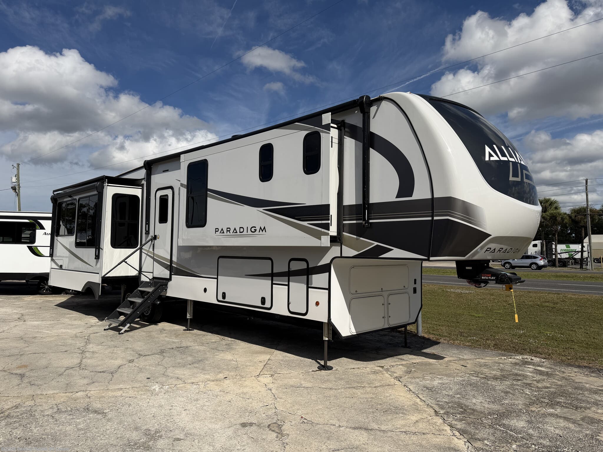 Email now about this 2024 Alliance RV Paradigm 370FB! Used 2024 Alliance RV Paradigm 370FB available in Apopka, Florida