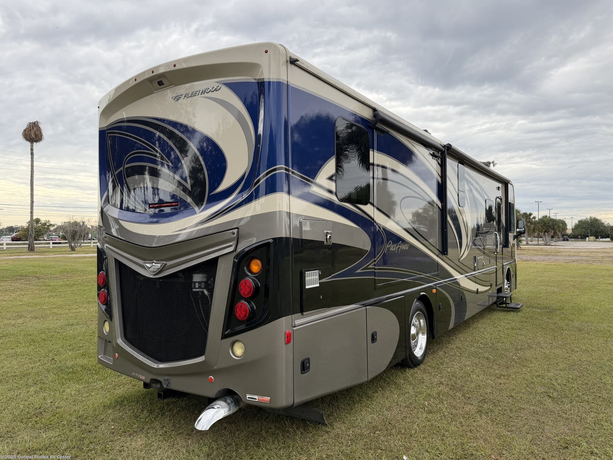 Contact us now about this 2019 Fleetwood Pace Arrow 36U! 2019 Pace Arrow 36U by Fleetwood from Central Florida RV Center in Apopka, Florida