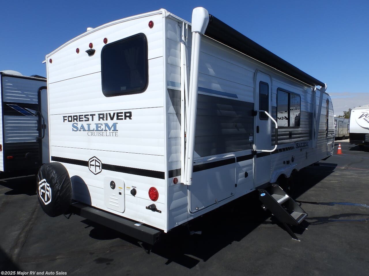 Call now about this 2026 Forest River Salem 26ICE, 1 SLIDE, 15K BTU A/C, REAR BUNKS, FRONT WAL! 2026 Forest River Salem 26ICE, 1 SLIDE, 15K BTU A/C, REAR BUNKS, FRONT WAL - New Travel Trailer For Sale by Major RV and Auto Sales in Hesperia, California