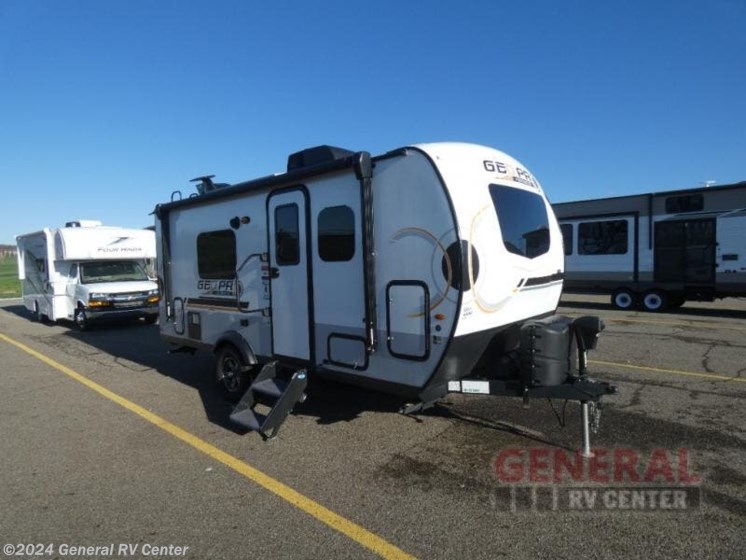 Used 2022 Forest River Rockwood Geo Pro G19FD available in North Canton, Ohio