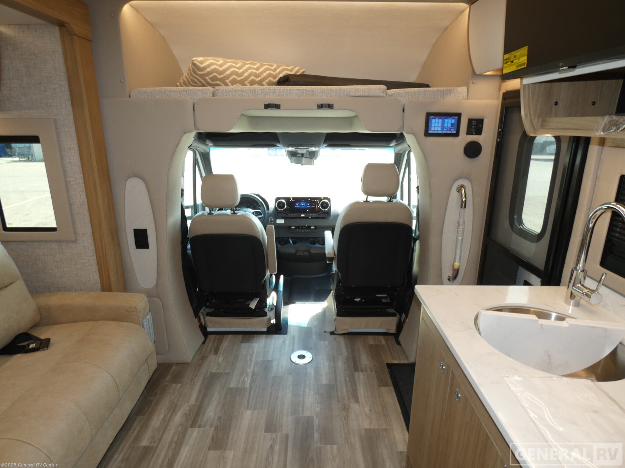 New 2026 Tiffin Wayfarer 25XLW available in North Canton, Ohio