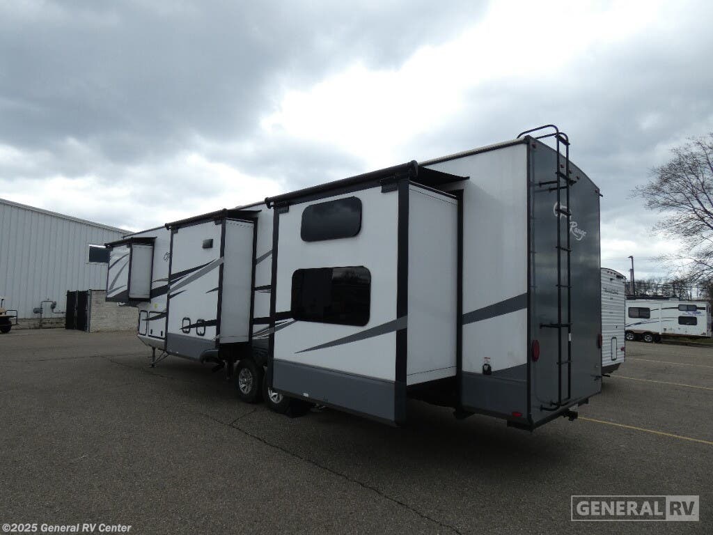 Used 2023 Highland Ridge Open Range 374BHS-4SL available in North Canton, Ohio