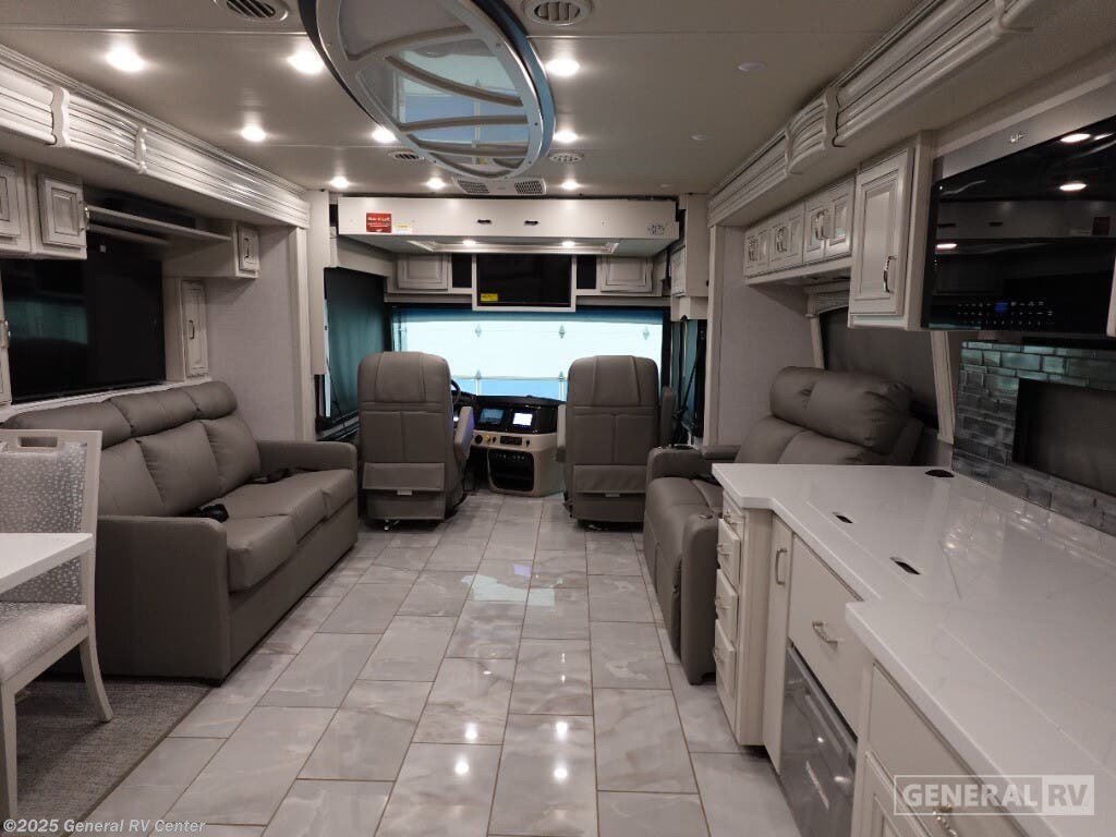New 2026 Fleetwood Discovery 38W available in North Canton, Ohio