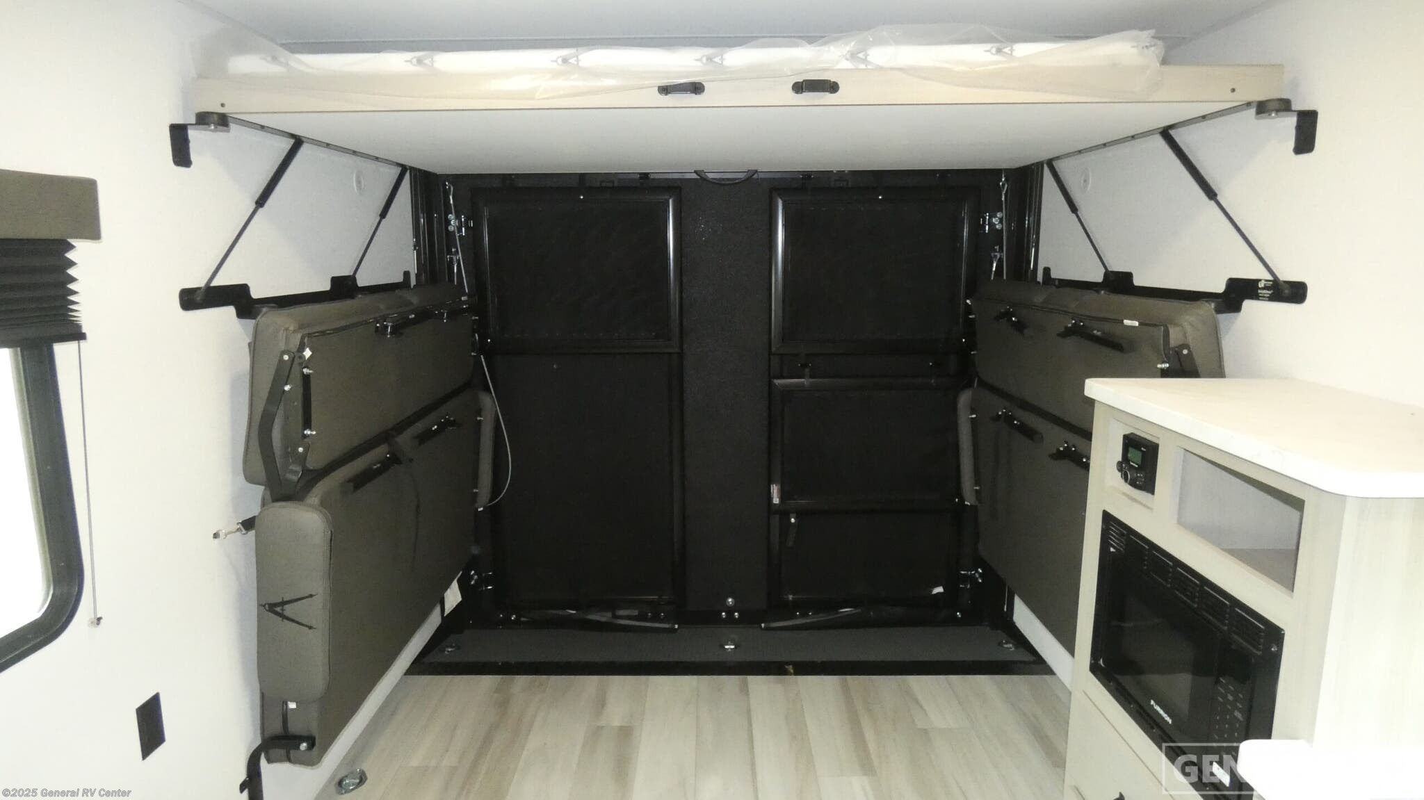 Email now about this 2026 Grand Design Momentum 27MAV! New 2026 Grand Design Momentum 27MAV available in North Canton, Ohio