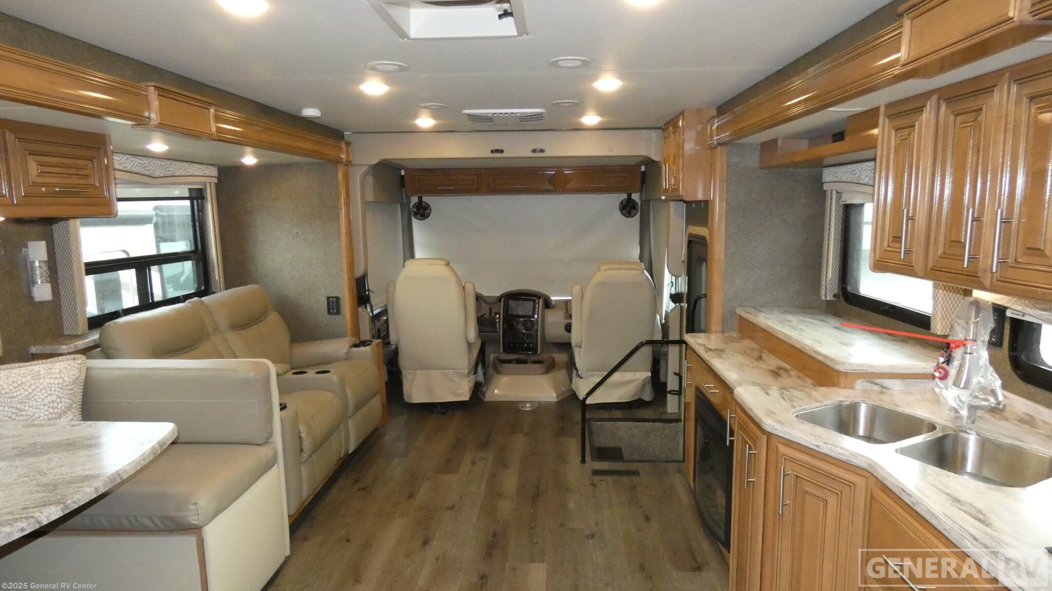 Used 2019 Thor Motor Coach Challenger 37FH available in North Canton, Ohio