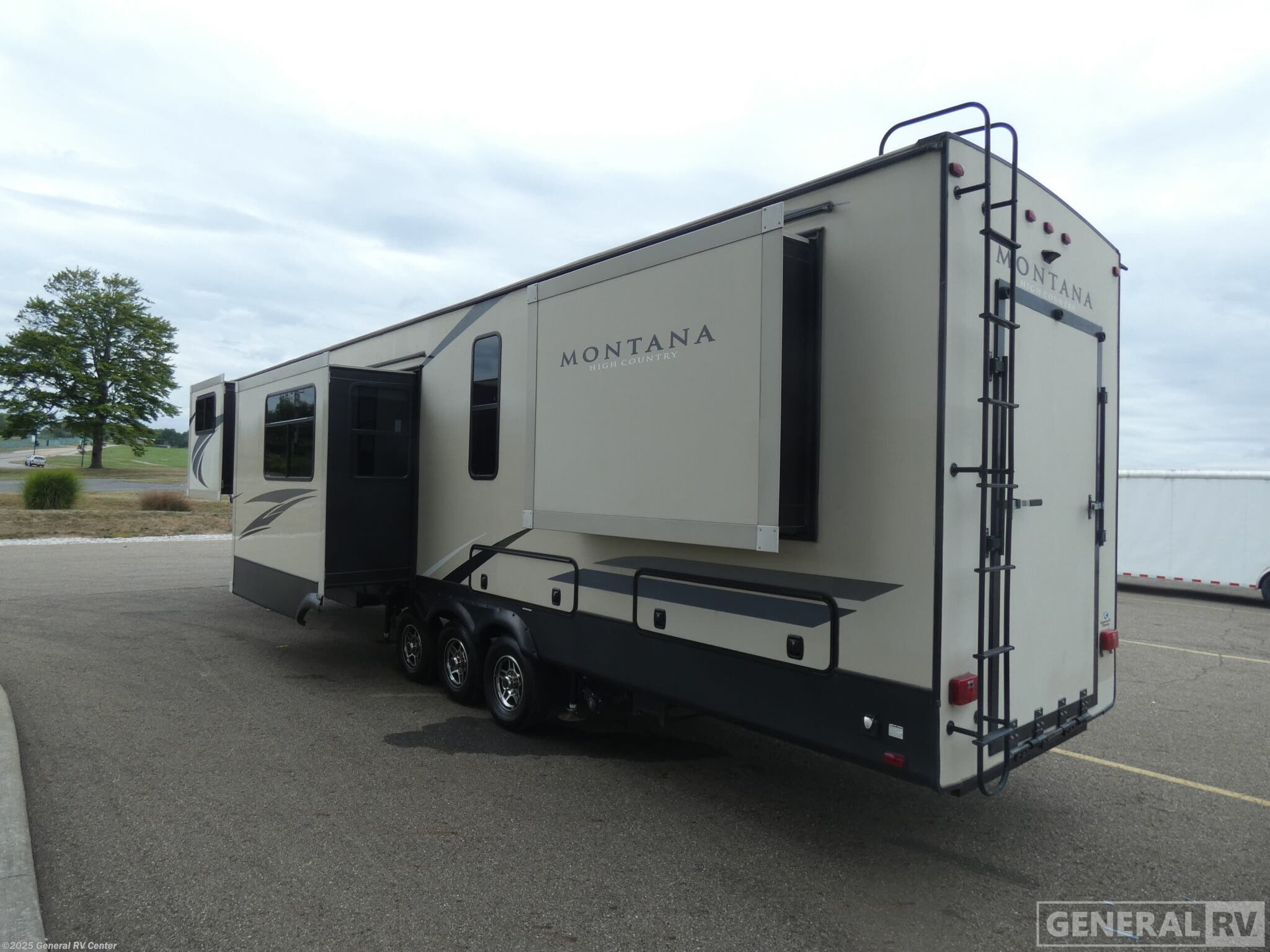 Contact us now about this 2020 Keystone Montana 381TH-4SL! 2020 Montana 381TH-4SL by Keystone from General RV Center in North Canton, Ohio