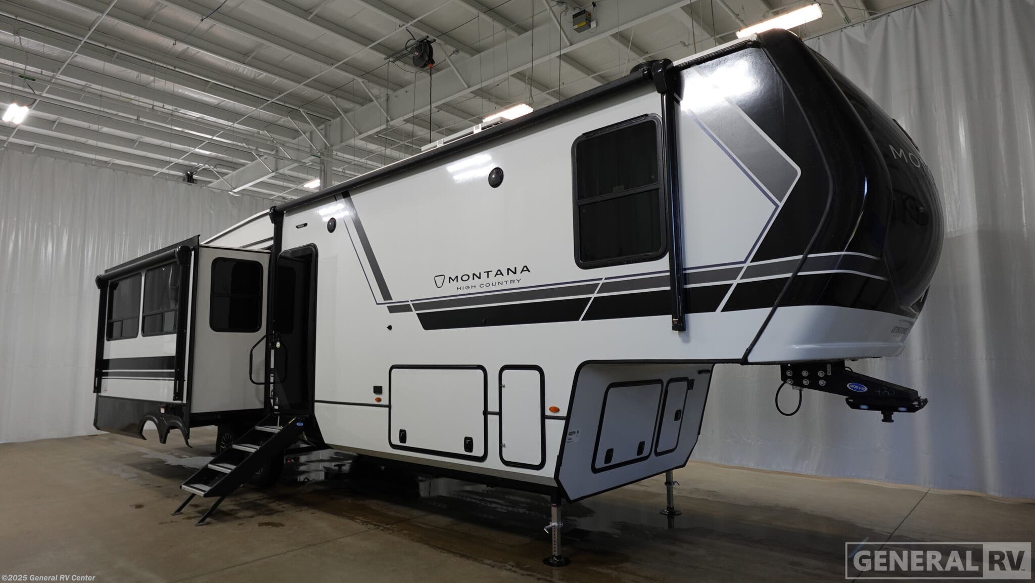 Email now about this 2026 Keystone Montana 331RL-HC! New 2026 Keystone Montana 331RL-HC available in North Canton, Ohio