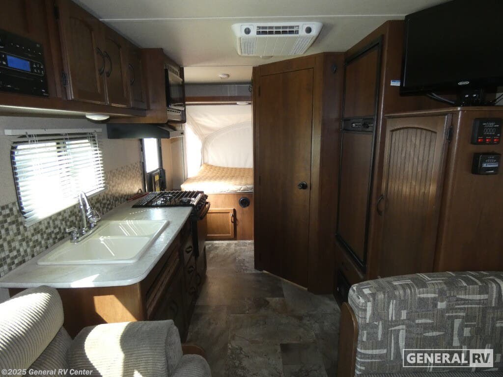 Used 2015 Jayco Jay Feather Ultra Lite X19H available in North Canton, Ohio