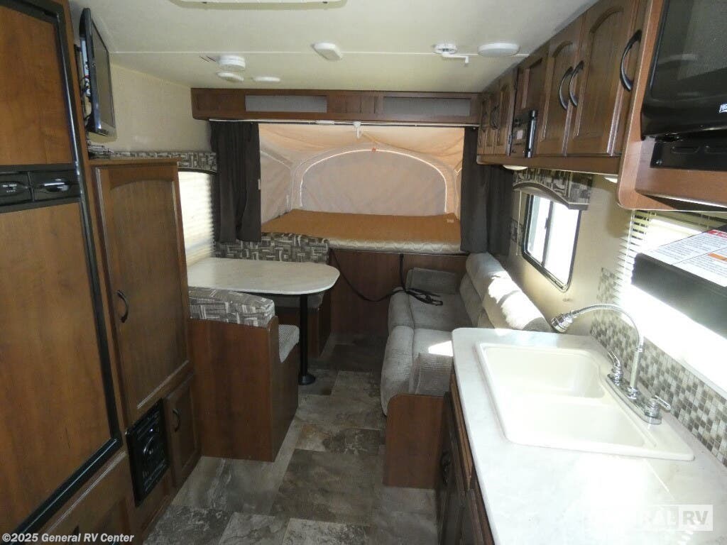 Call now about this 2015 Jayco Jay Feather Ultra Lite X19H! 2015 Jayco Jay Feather Ultra Lite X19H - Used Expandable Trailer For Sale by General RV Center in North Canton, Ohio