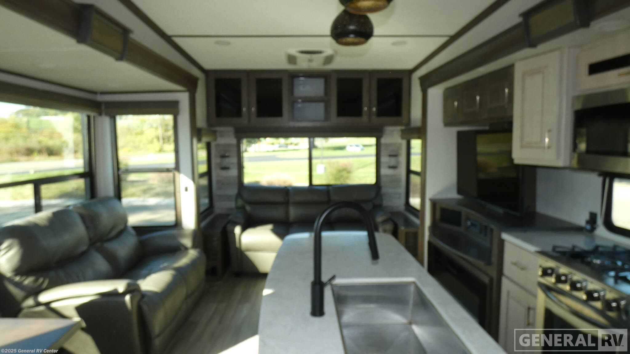 Call now about this 2021 Alliance RV Paradigm 340RL! 2021 Alliance RV Paradigm 340RL - Used Fifth Wheel For Sale by General RV Center in North Canton, Ohio