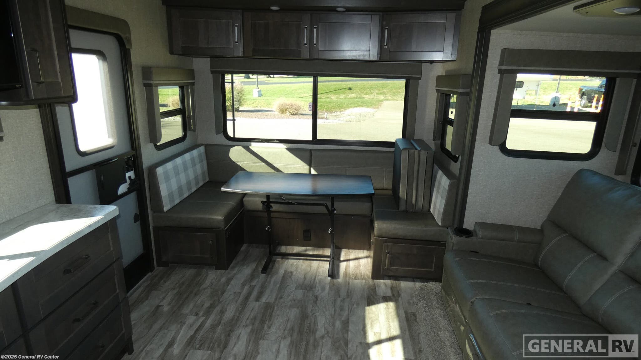 Call now about this 2022 Grand Design Reflection 260RD! 2022 Grand Design Reflection 260RD - Used Fifth Wheel For Sale by General RV Center in North Canton, Ohio