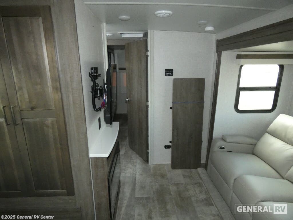 Call now about this 2023 Forest River Rockwood Mini Lite 2516S! 2023 Forest River Rockwood Mini Lite 2516S - Used Travel Trailer For Sale by General RV Center in North Canton, Ohio
