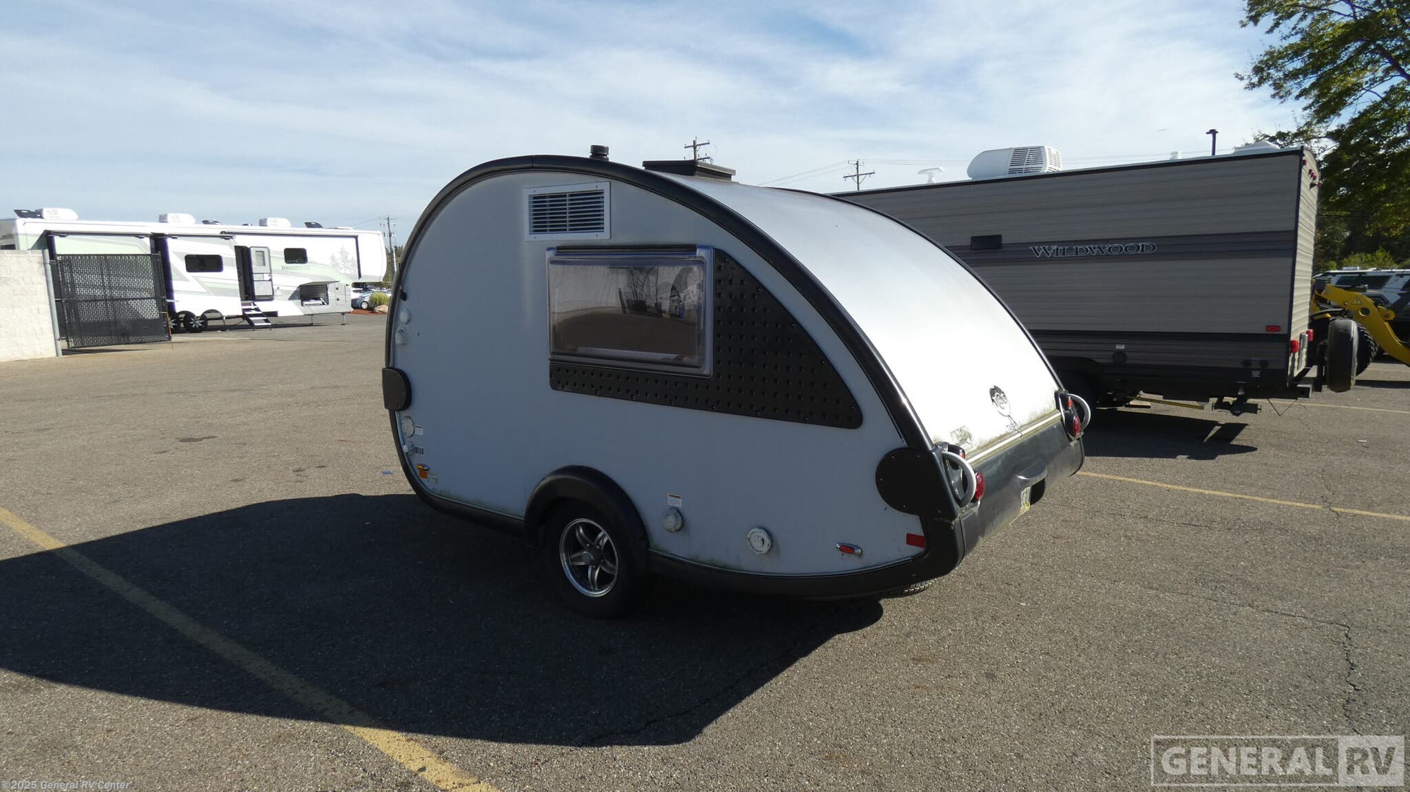 Contact us now about this 2017 NuCamp TAB 320 S! 2017 TAB 320 S by NuCamp from General RV Center in North Canton, Ohio