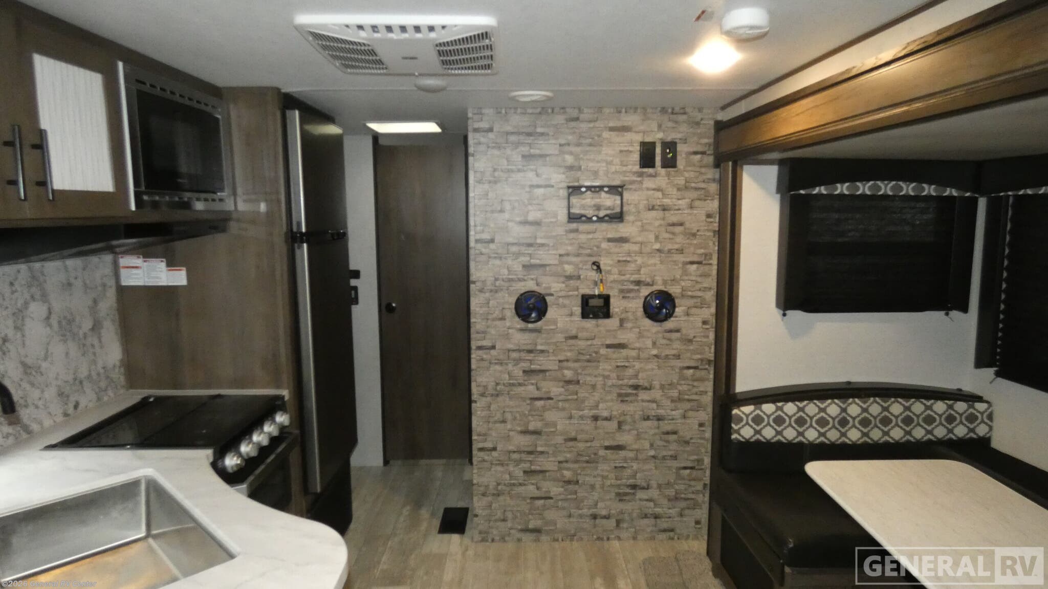 Call now about this 2021 Prime Time Avenger 26BBS! 2021 Prime Time Avenger 26BBS - Used Travel Trailer For Sale by General RV Center in North Canton, Ohio