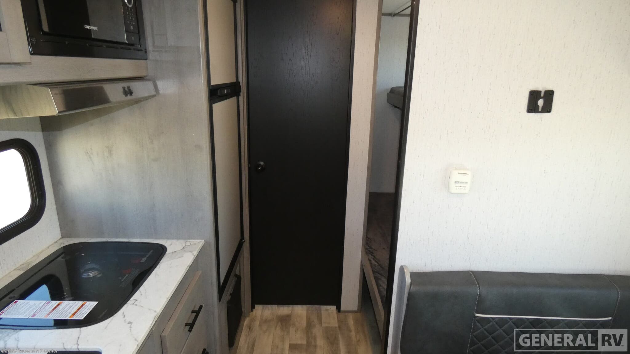 Call now about this 2021 Dutchmen Kodiak Cub 175BH! 2021 Dutchmen Kodiak Cub 175BH - Used Travel Trailer For Sale by General RV Center in North Canton, Ohio