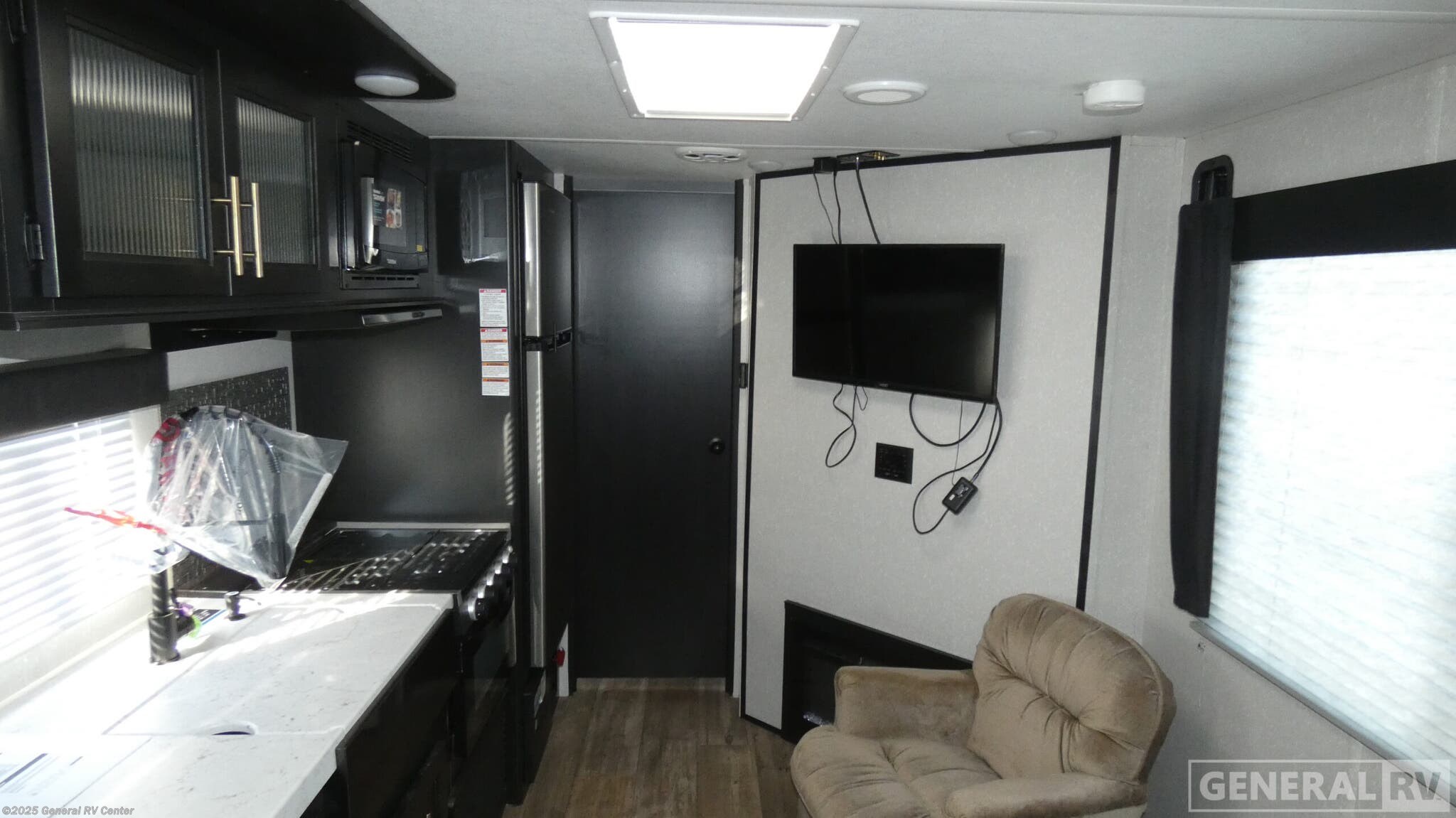 Used 2021 Forest River Cherokee 26MBRR available in North Canton, Ohio