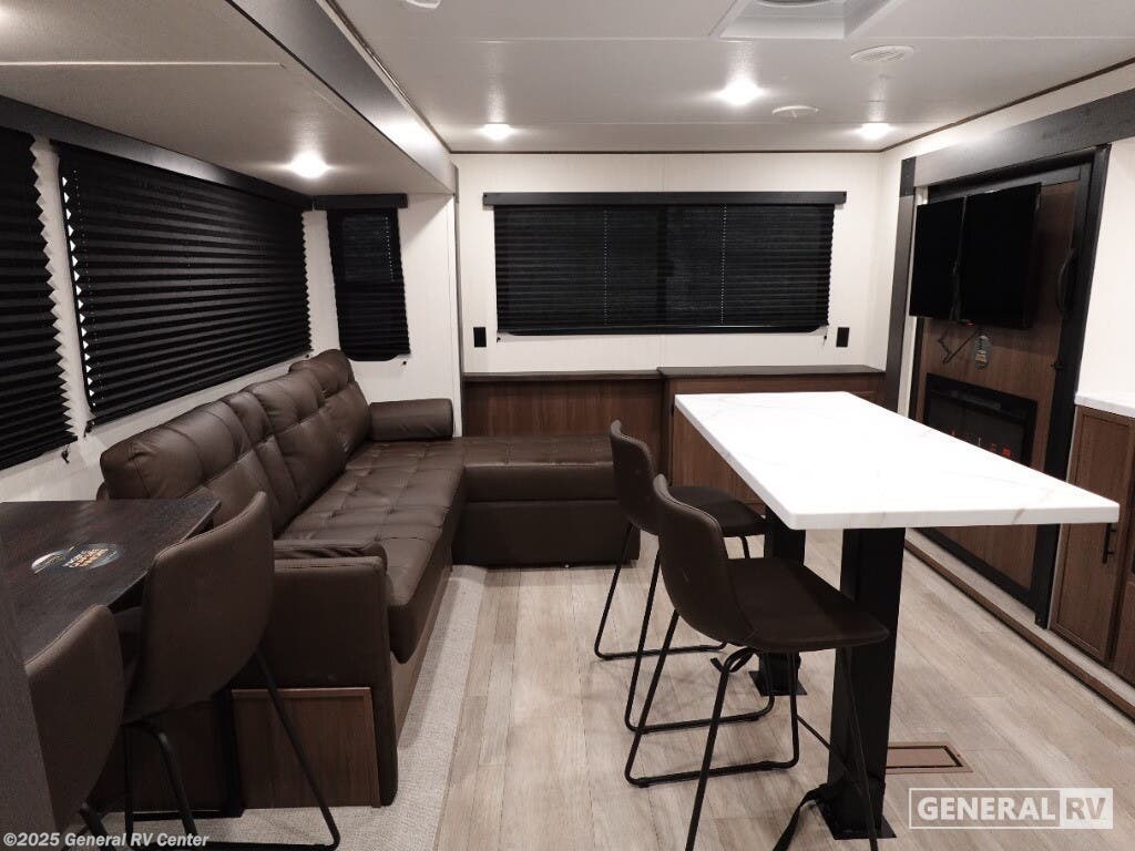 Call now about this 2026 Prime Time Avenger 27REI! 2026 Prime Time Avenger 27REI - New Travel Trailer For Sale by General RV Center in Orange Park, Florida