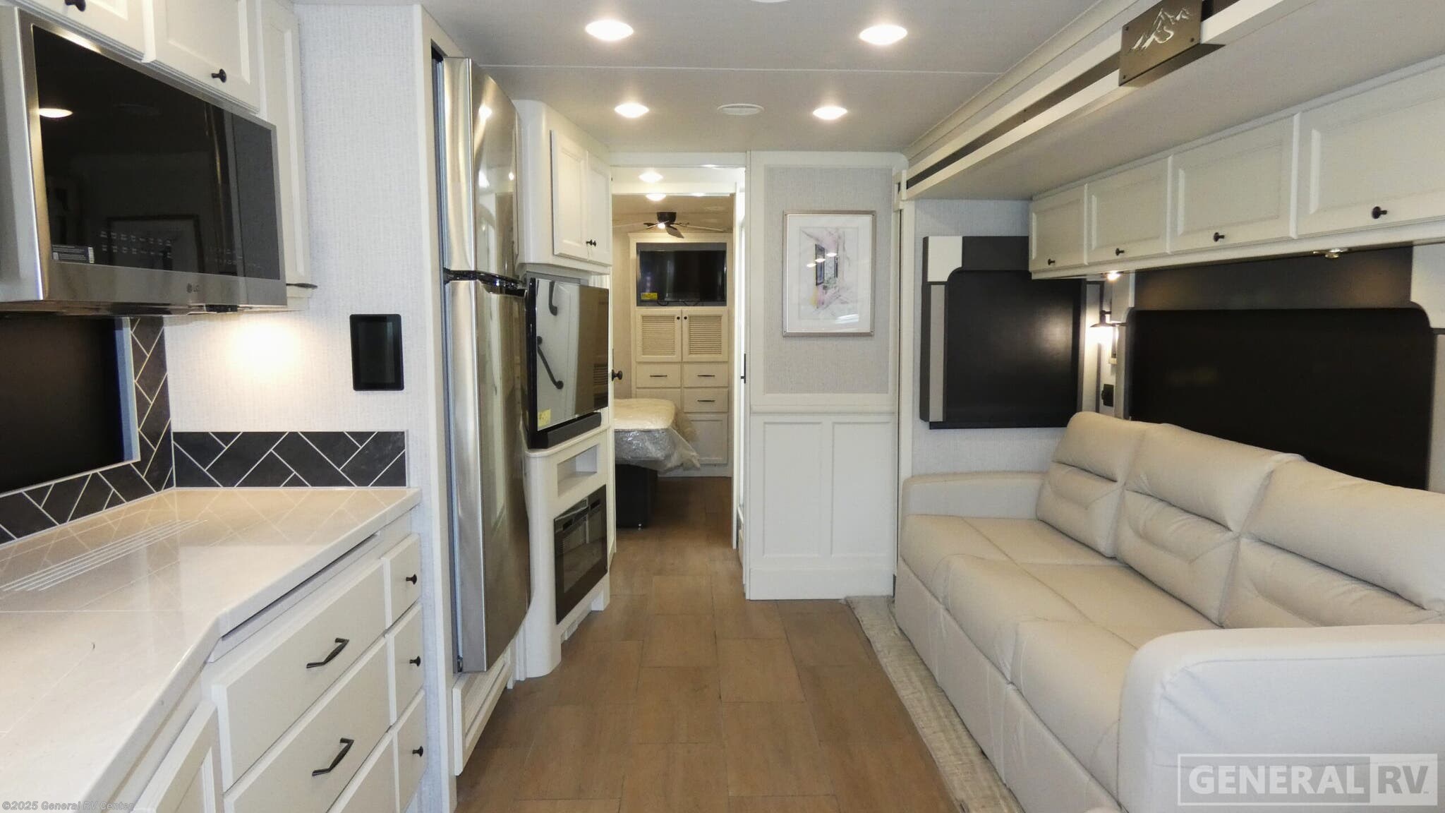 Call now about this 2026 Tiffin Allegro 32SA! 2026 Tiffin Allegro 32SA - New Class A For Sale by General RV Center in Orange Park, Florida
