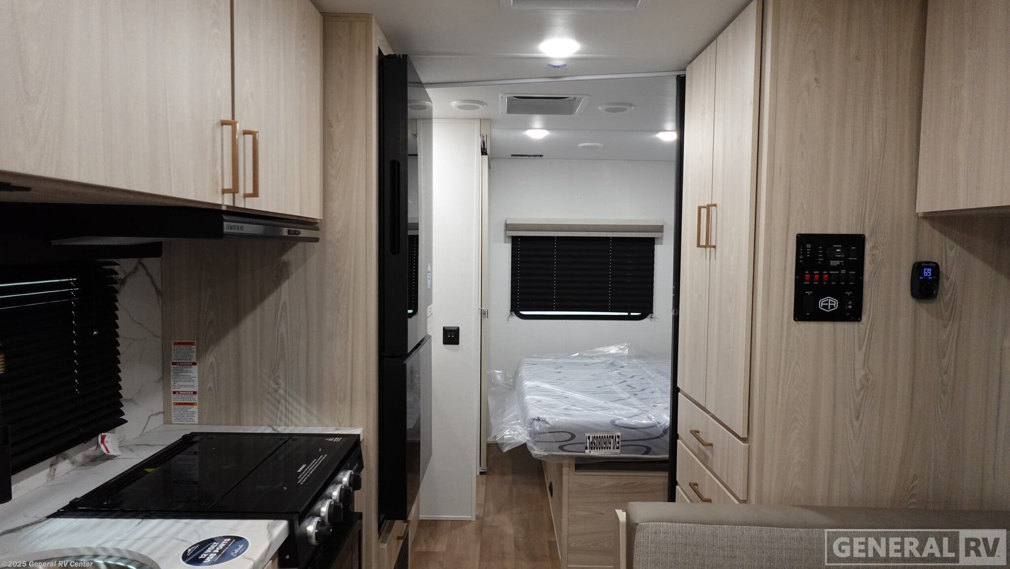 Call now about this 2026 East to West Entrada 220S! 2026 East to West Entrada 220S - New Class C For Sale by General RV Center in Orange Park, Florida