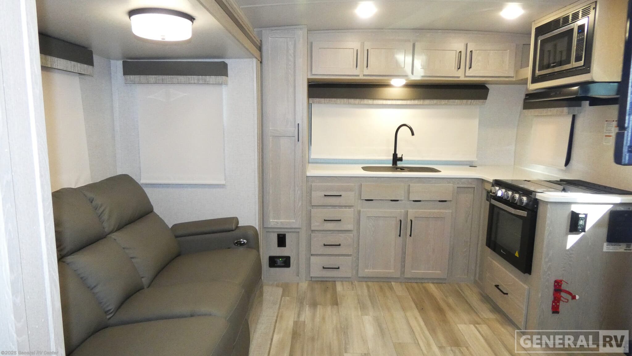 Used 2023 Forest River Flagstaff MICROLITE 25FKS available in Orange Park, Florida