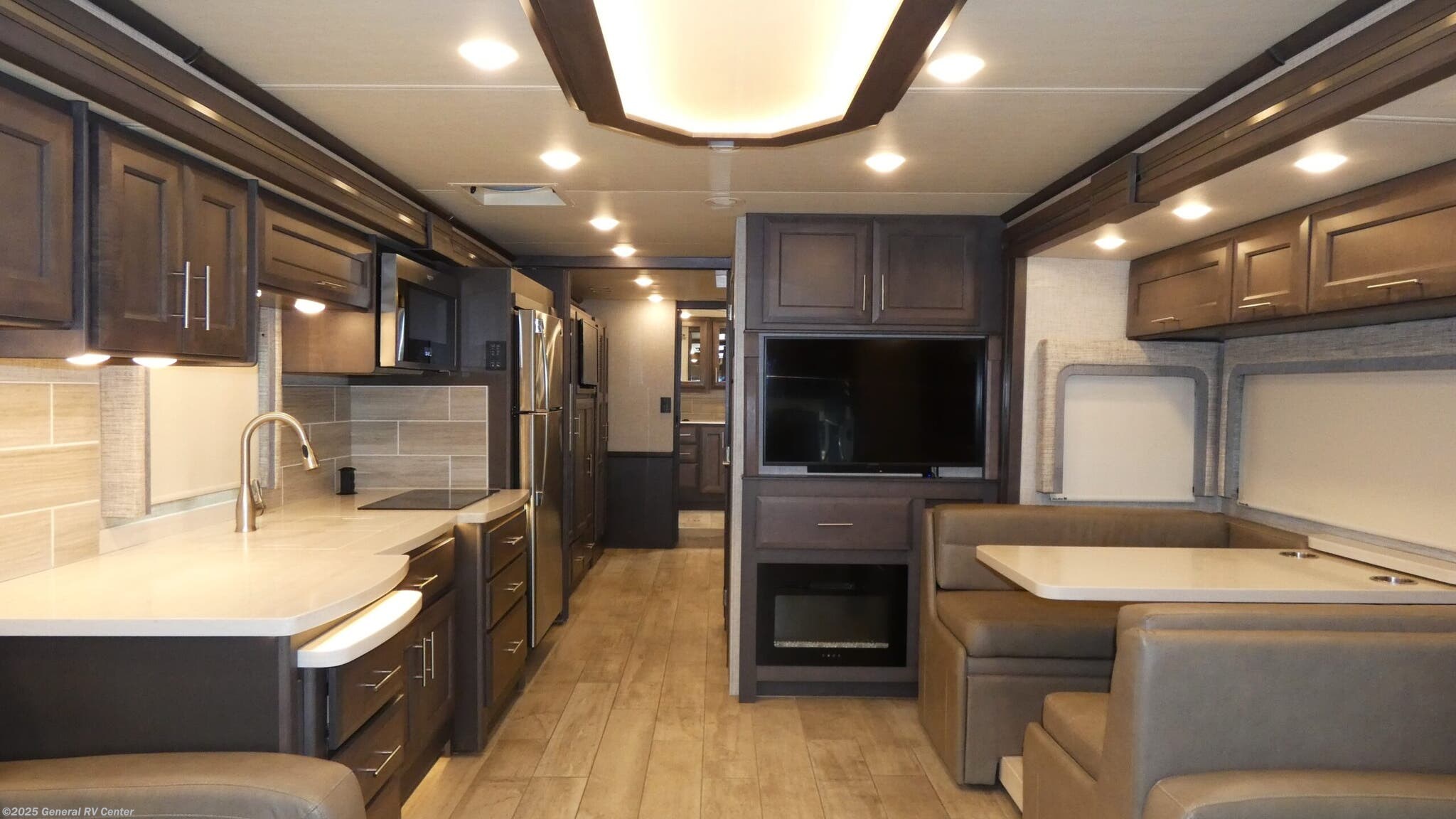 Call now about this 2022 Thor Motor Coach Aria 3901! 2022 Thor Motor Coach Aria 3901 - Used Class A For Sale by General RV Center in Orange Park, Florida