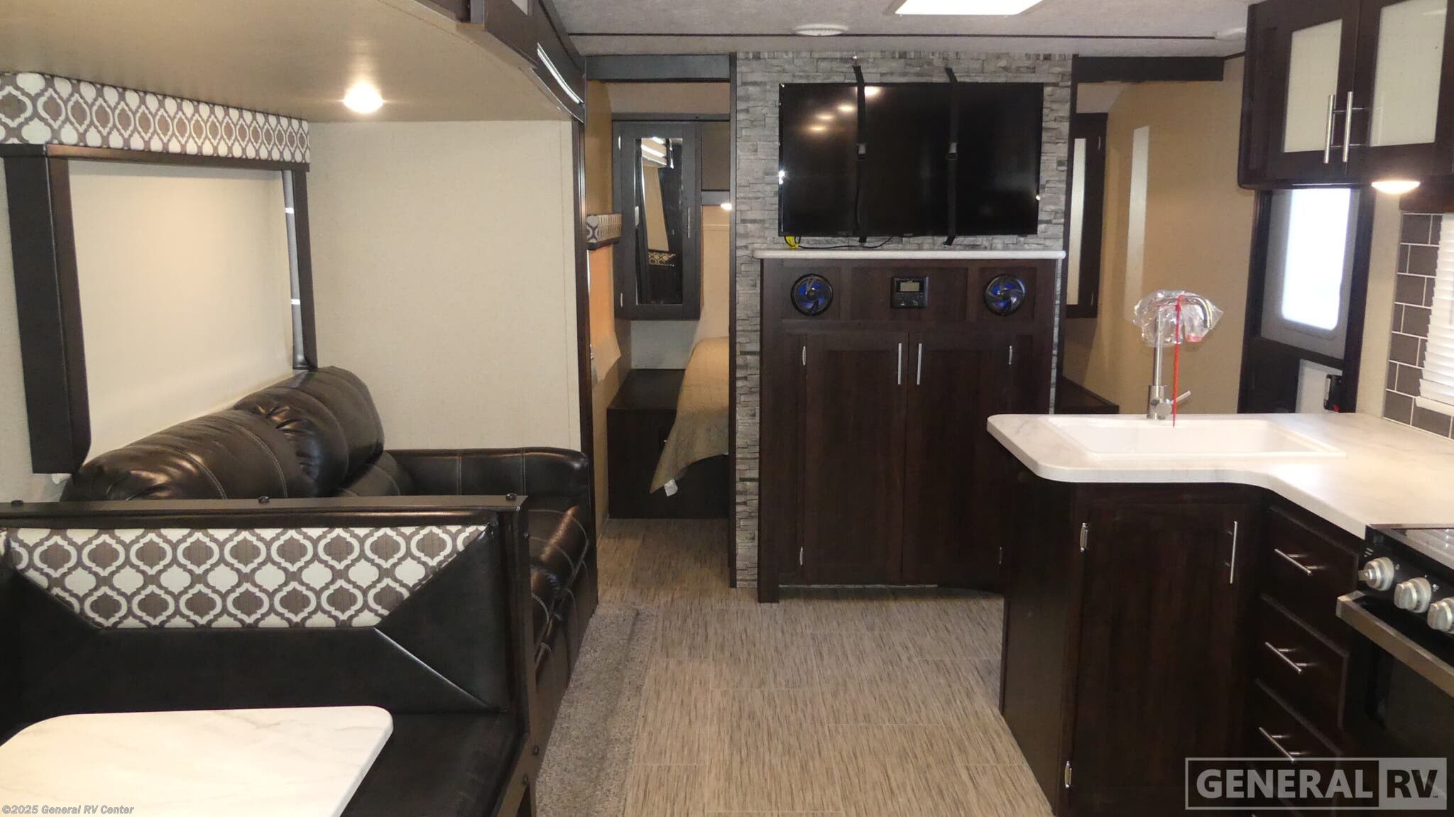 Used 2020 Prime Time Tracer Breeze 31BHD available in Huntley, Illinois