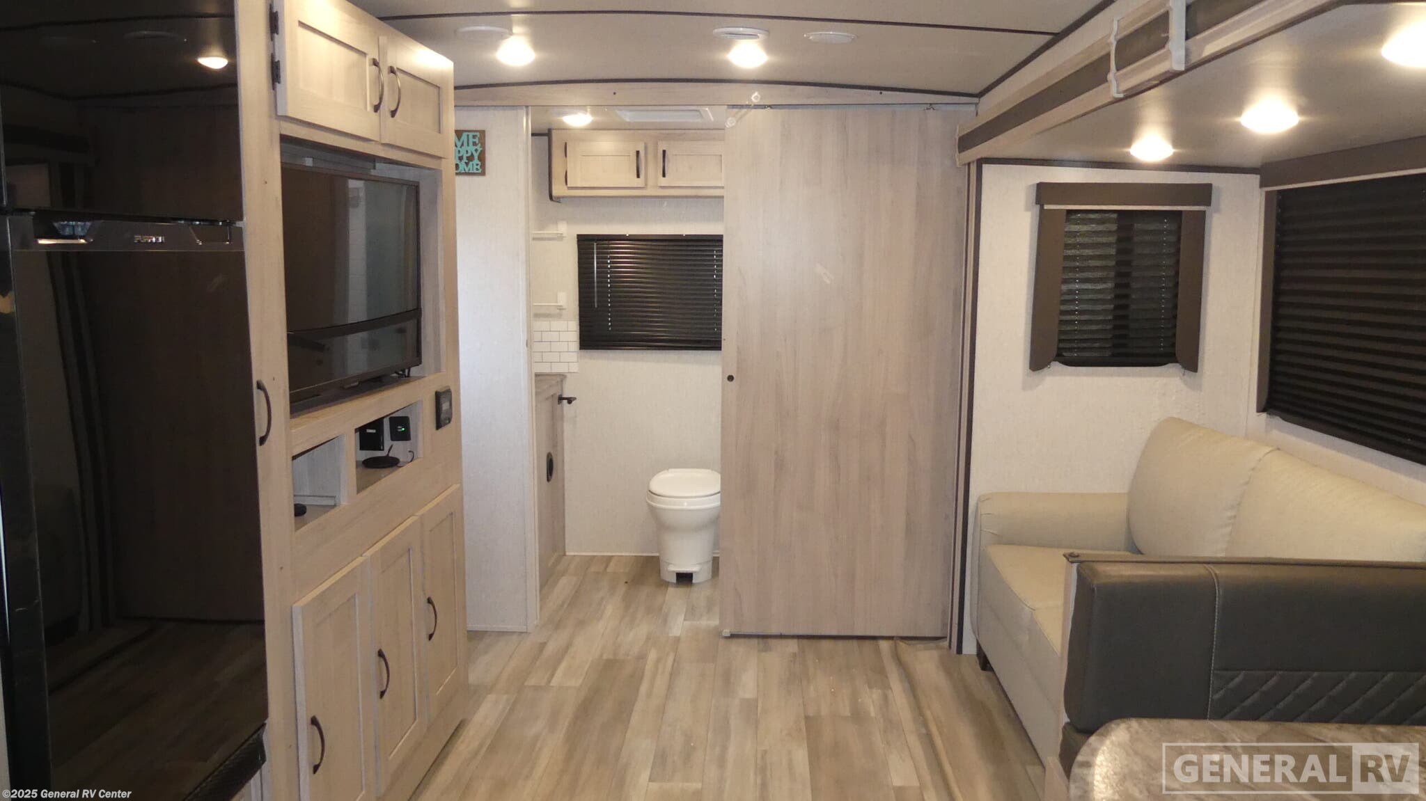 Call now about this 2022 Coachmen Spirit Ultra Lite 2557RB! 2022 Coachmen Spirit Ultra Lite 2557RB - Used Travel Trailer For Sale by General RV Center in Huntley, Illinois