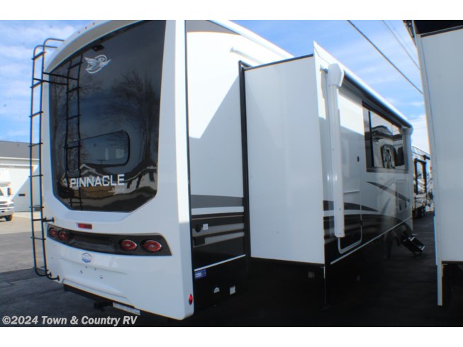 2024 Pinnacle 38FBRK by Jayco from Town & Country RV in Clyde, Ohio