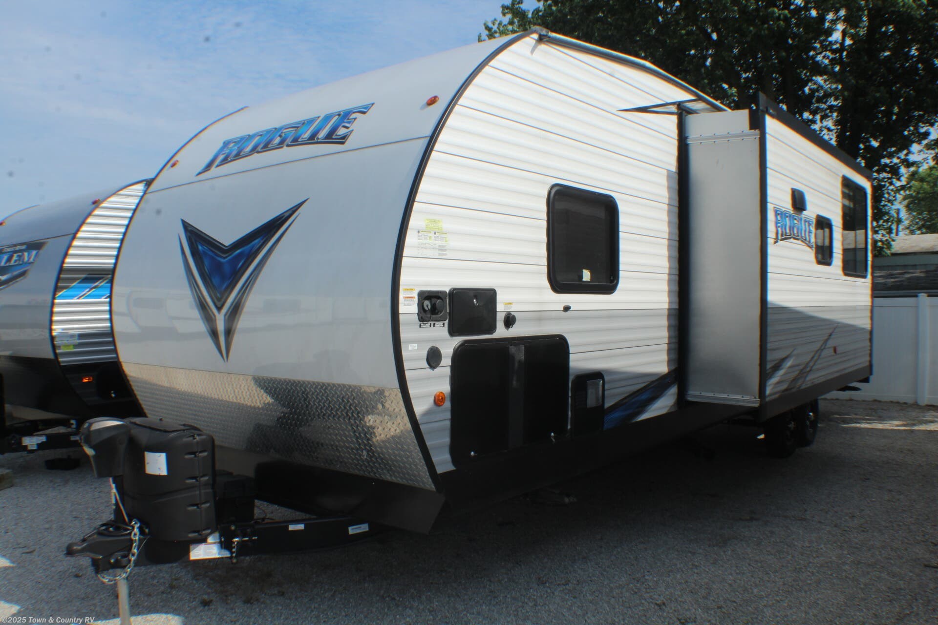 Email now about this 2021 Forest River Vengeance Rogue 29KS! Used 2021 Forest River Vengeance Rogue 29KS available in Clyde, Ohio