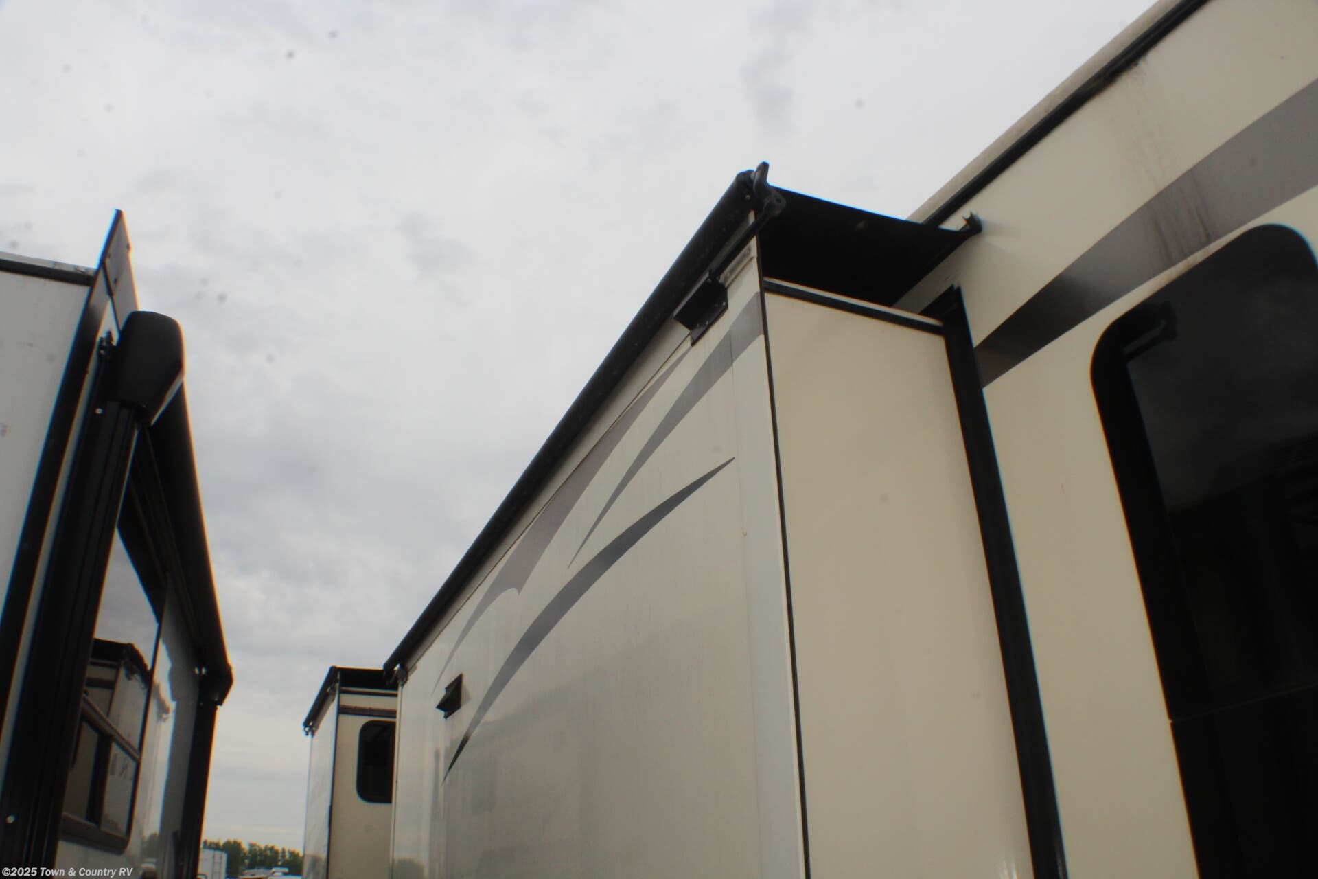 Contact us now about this 2016 Keystone Montana 3911FB! 2016 Montana 3911FB by Keystone from Town & Country RV in Clyde, Ohio