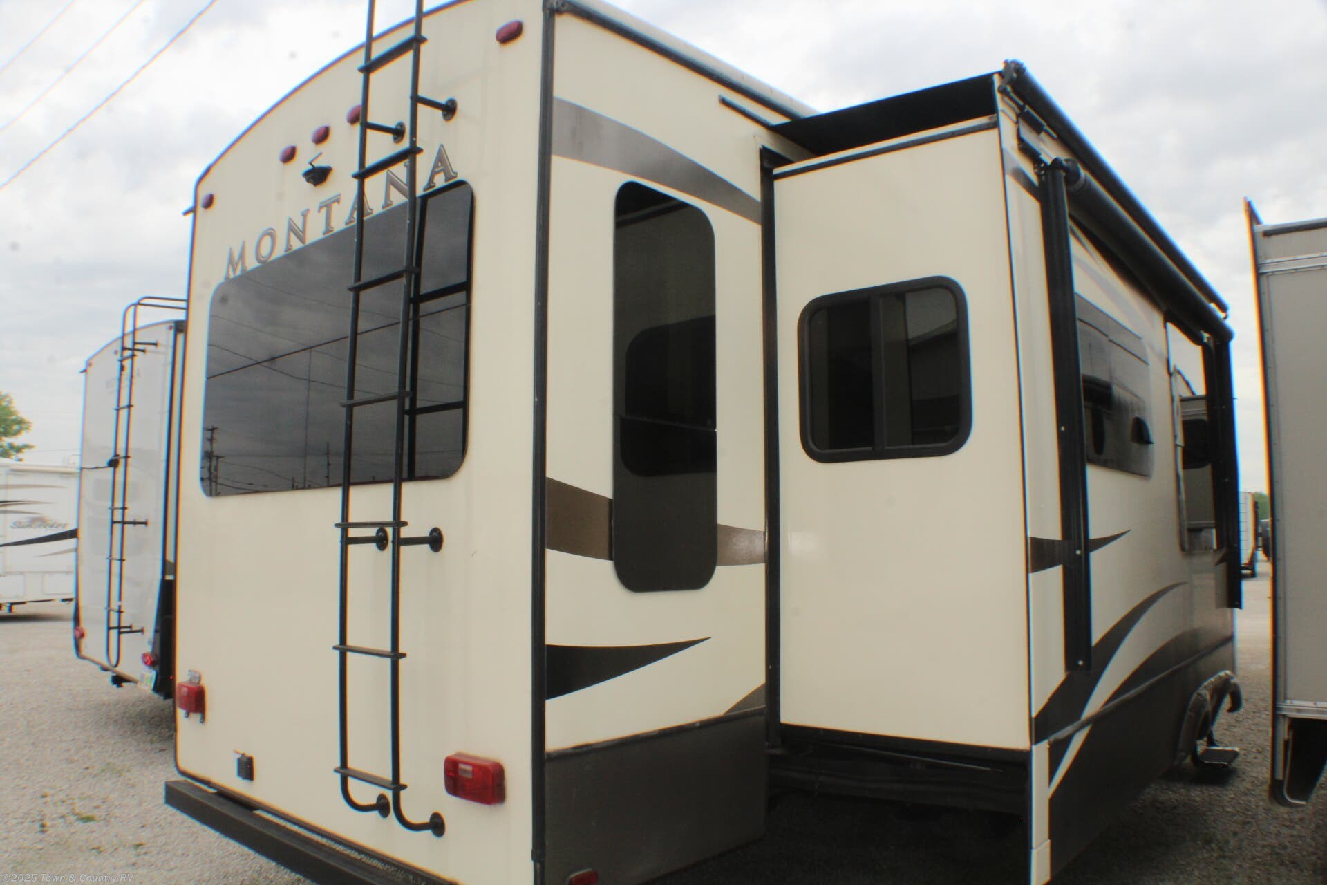 Used 2016 Keystone Montana 3911FB available in Clyde, Ohio