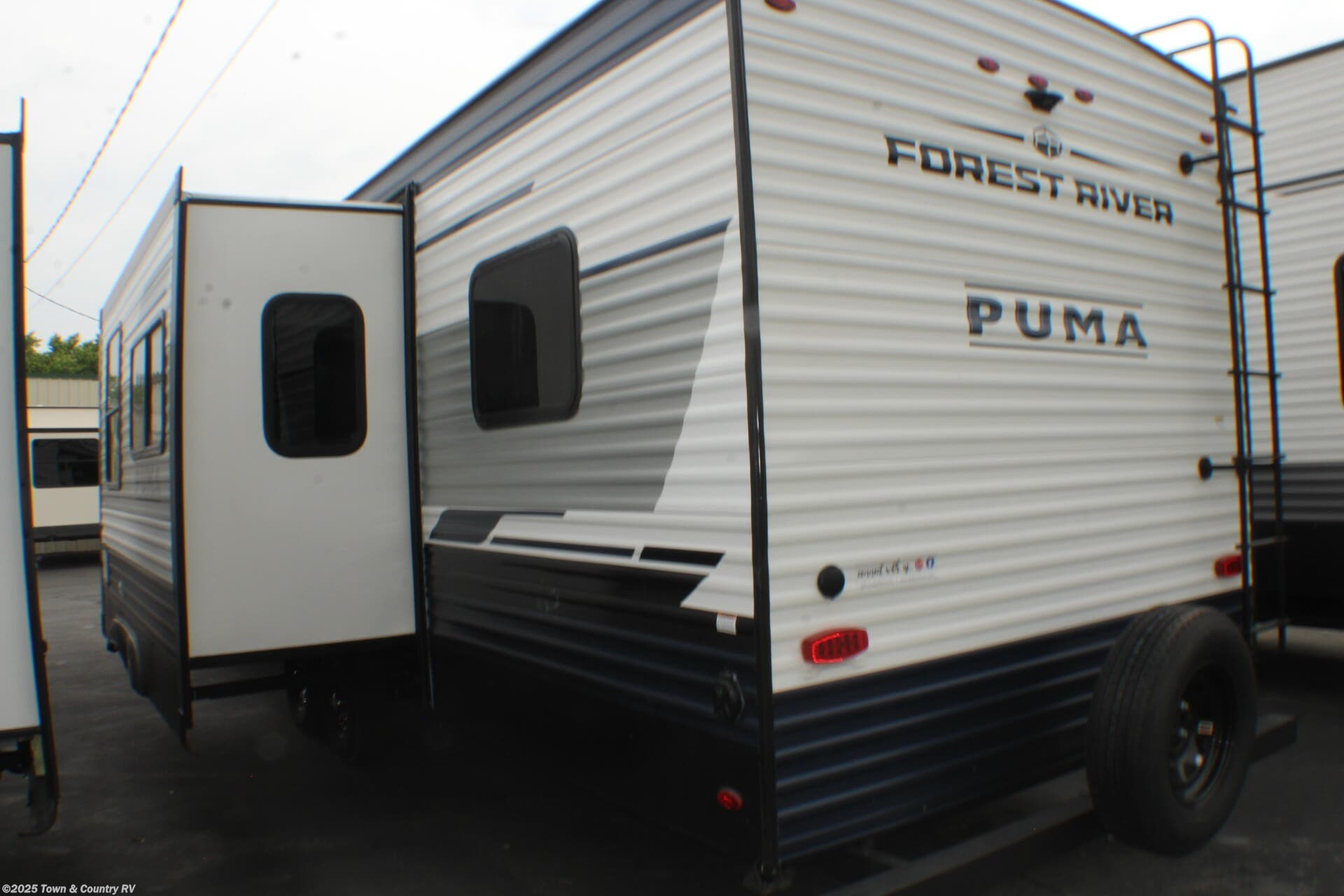 Call now about this 2026 Palomino Puma 337BH! 2026 Palomino Puma 337BH - New Travel Trailer For Sale by Town & Country RV in Clyde, Ohio