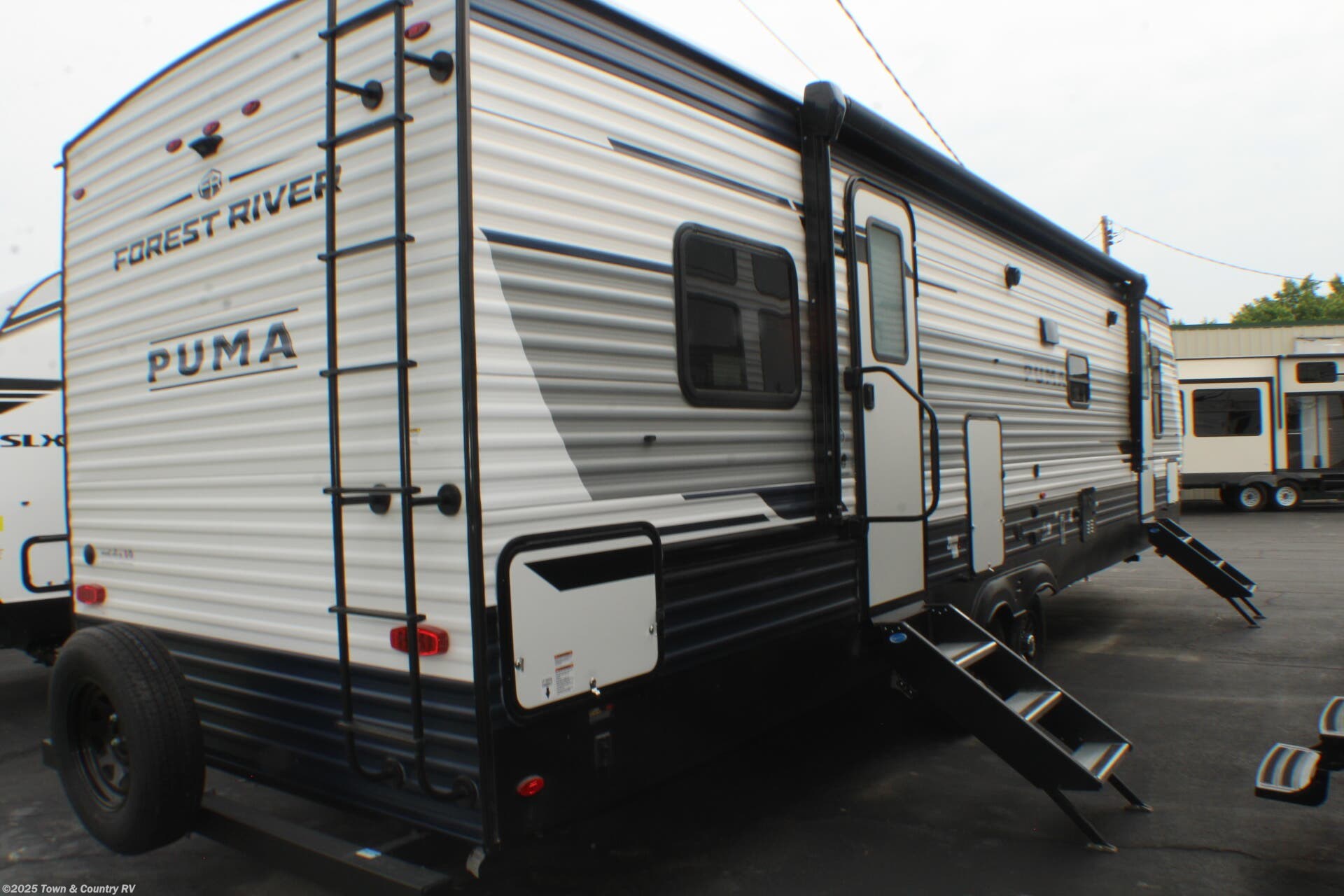 Contact us now about this 2026 Palomino Puma 337BH! 2026 Puma 337BH by Palomino from Town & Country RV in Clyde, Ohio