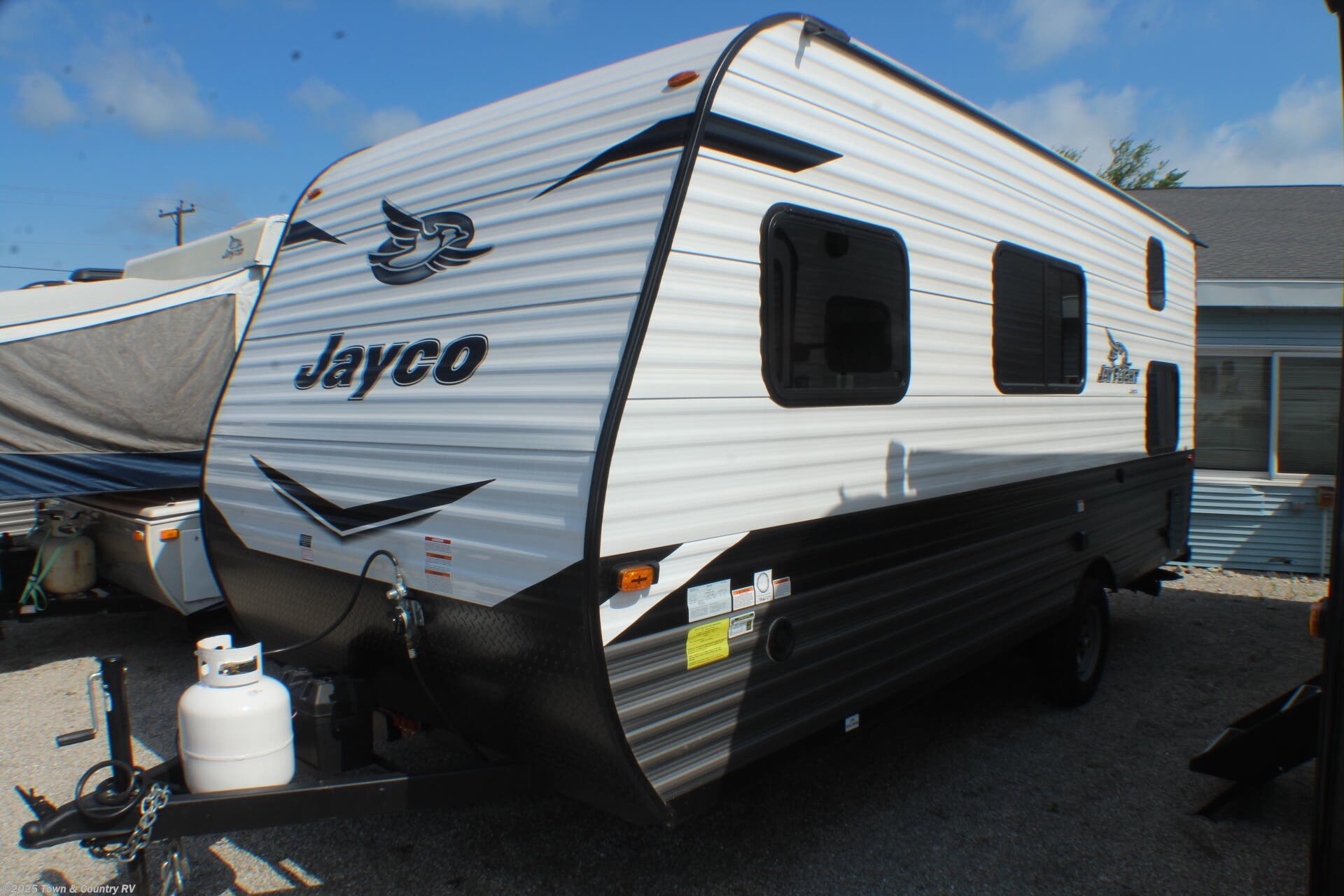 Call now about this 2022 Jayco Jay Flight 174BH! 2022 Jayco Jay Flight 174BH - Used Travel Trailer For Sale by Town & Country RV in Clyde, Ohio