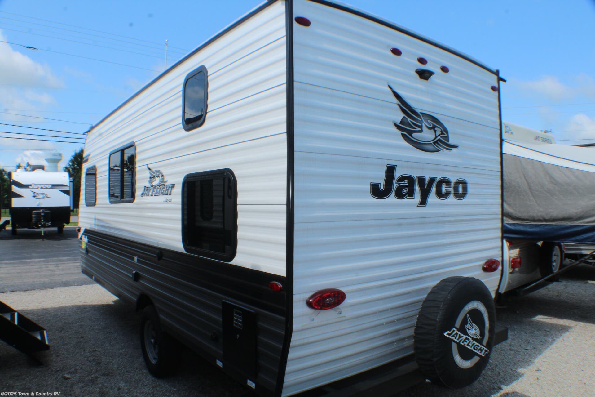Contact us now about this 2022 Jayco Jay Flight 174BH! 2022 Jay Flight 174BH by Jayco from Town & Country RV in Clyde, Ohio