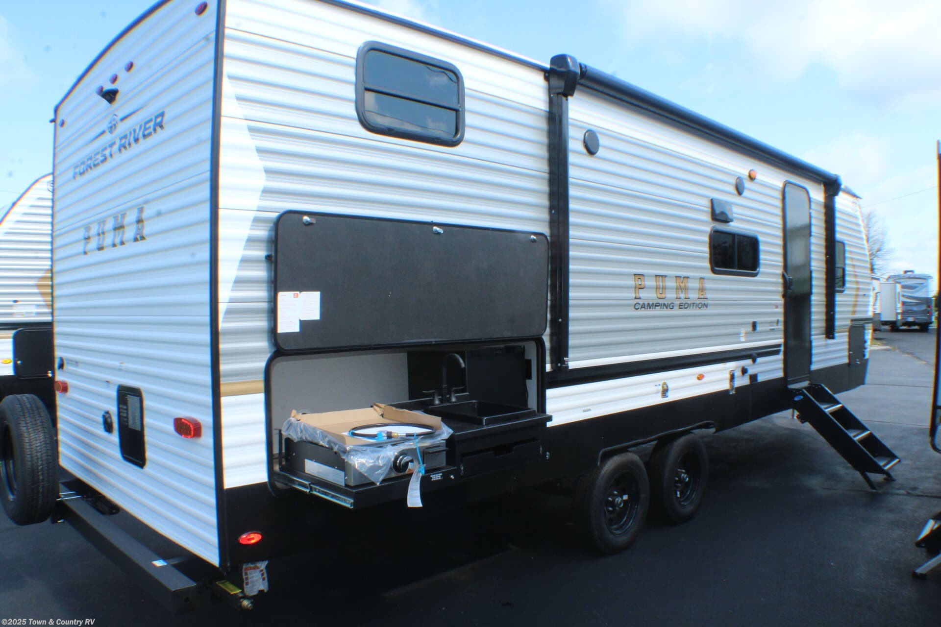 Contact us now about this 2026 Palomino Puma 283BHCE! 2026 Puma 283BHCE by Palomino from Town & Country RV in Clyde, Ohio